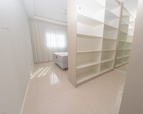 Apartamento Mobiliado à venda no Torre Esmeralda