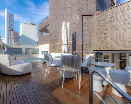 Deck da Piscina e Espaço Gourmet